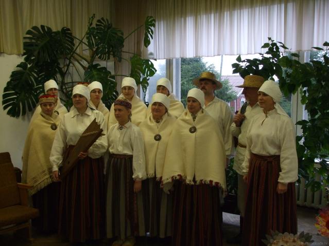 Folkloras kopa "Olūteņi"